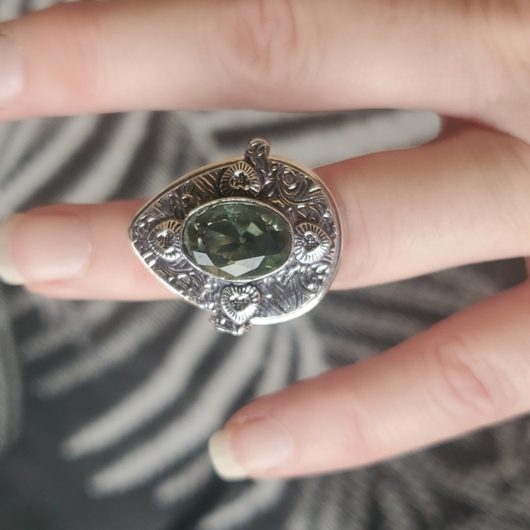 New Tsavorite 925 Silver Hearts Poison Ring. - Picture 3 of 16